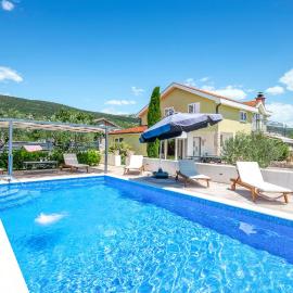 Lovely Home In Donji Prolozac With Sauna