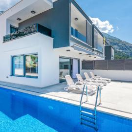 Gorgeous Home In Makarska