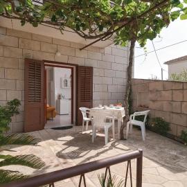 One-Bedroom Apartment In Supetar