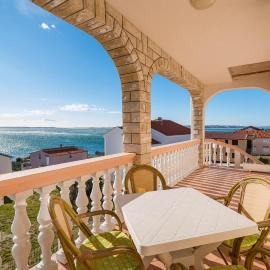 Lovely Apartment In Rtina With Wifi