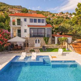 Amazing Home In Zavala