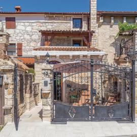 2 Bedroom Beautiful Home In Porec