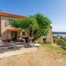 Amazing Home In Banjol With Wifi