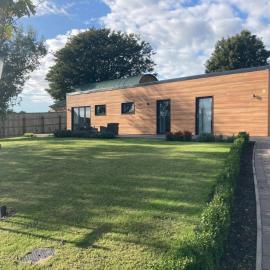 2 bedroom 4 person purpose built single story barn, hotel a Bonvilston