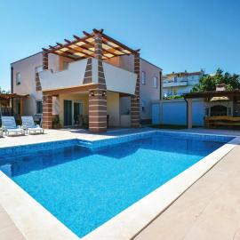Gorgeous Home In Solin