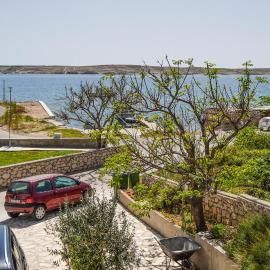 2 Bedroom Cozy Apartment In Kustici