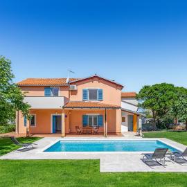 Two-Bedroom Holiday Home In Banjole