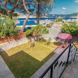 Stunning Home In Bakarac With House Sea View