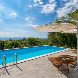 Gorgeous Apartment In Lovran