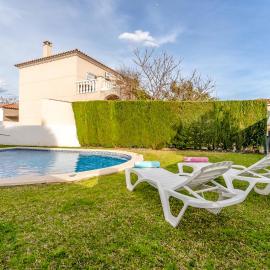 Awesome Home In Miami Playa, hotel in Miami Platja