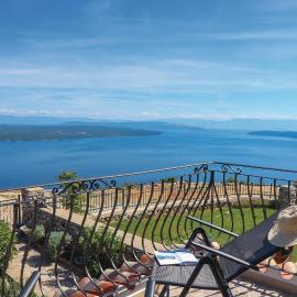 Cozy Home In Cres With House A Panoramic View