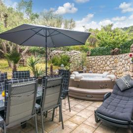 3 Bedroom Luxurious Home In Miholascica, hotel u gradu Miholašćica