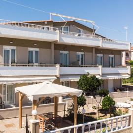 Angela Studios, hotel di Karfás
