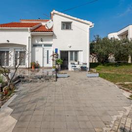 Gorgeous Apartment In Vrsi With Wifi
