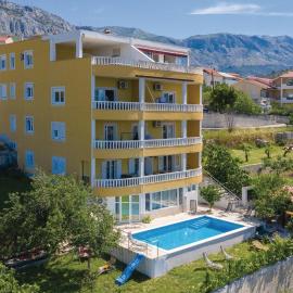 Cozy Apartment In Zrnovnica With Wifi