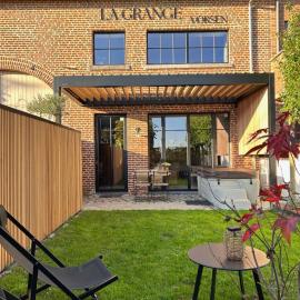 La Grange-Vorsen Logement privatif de 100m2 avec bain balnéo, cabine Infrarouge, jacuzzi, khách sạn ở Gingelom
