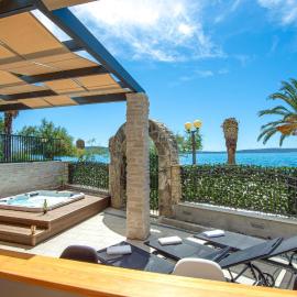 Beach Front Apartment In Kastel Gomilica