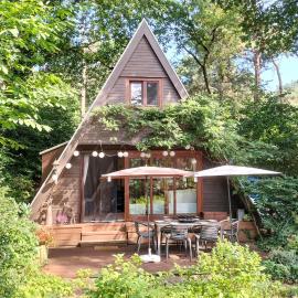 Awesome Home In Rekem-Lanaken With Wifi, hotel in Bovenwezet