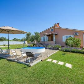 Three-Bedroom Holiday Home In Bibici, hotel a Bibići