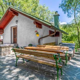 Beautiful Home In Breze With Wifi