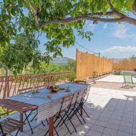 2 Bedroom Lovely Apartment In Danilo, Hotel in Potege