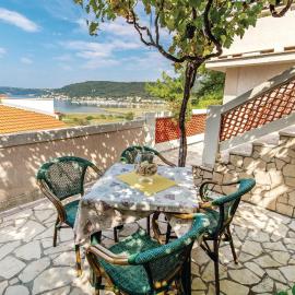 Beach Front Apartment In Supetarska Draga