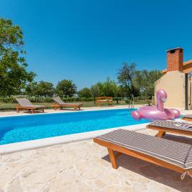 Awesome Home In Polaca, hotel en Polača