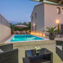 Beautiful Home In Kras, hotelli kohteessa Kras