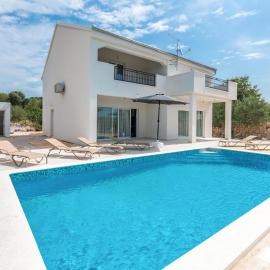 Pet Friendly Home In Radasinovci
