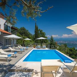Villa Travia, Hotel in Veprinac