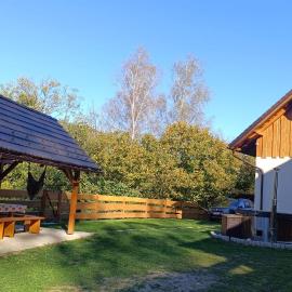 Dolná chata u Bratríkov, hotel i Haligovce