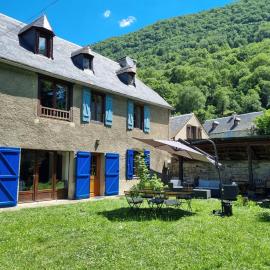 Grande maison chaleureuse