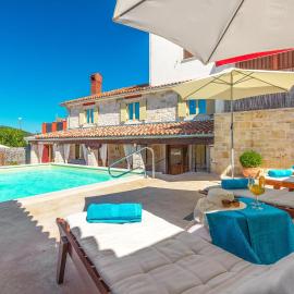 Luxurious Home In Plovanija, hotel a Plovanija