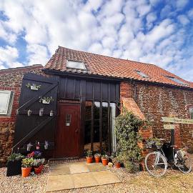 Old Barn, Beach Farm Hunstanton - Dog Friendly – hotel w mieście Heacham