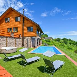 Lovely Home In Grabrovnik With Sauna, hotel a Grabrovnik
