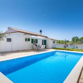Stunning Home In Pula
