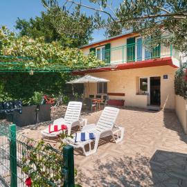 Four-Bedroom Holiday Home Kucice With A Fireplace 09
