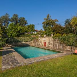 1720 Quinta da Cancela - Winery & Farmhouse, hotel in Guimarães