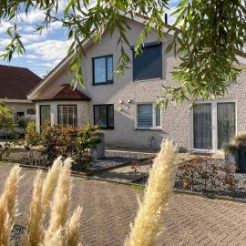 Cozy Home In Stavenisse With Sauna, hotel u gradu 'Stavenisse'