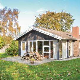 Three-Bedroom Holiday Home In Esbjerg V, hotel a Esbjerg