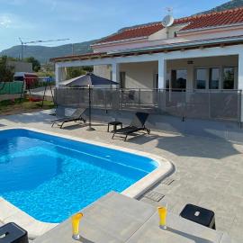 Three-Bedroom Holiday Home In Kastel Stari