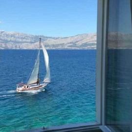Apartments Sova By the Sea, hotel in Postira