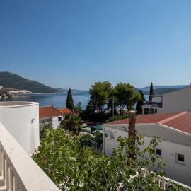 Beautiful Apartment In Klek With House Sea View