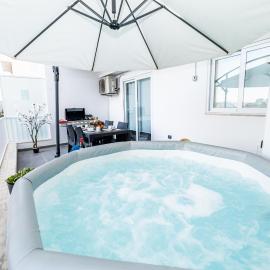 Sea Breeze, Spacious 2-Bedroom LUX Seaside Apartments
