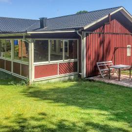 3 Bedroom Lovely Home In Sölvesborg, hotel in Sölvesborg