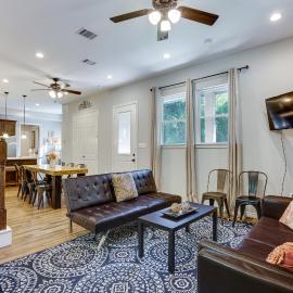 Pet-Friendly Tomball Home: Walk to Main Street!, ξενοδοχείο σε Tomball