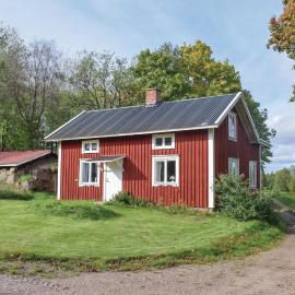 2 Bedroom Nice Home In Åsenhöga, Hotel in Åsenhöga