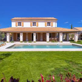 Villa Andrea, Hotel in Smoljanci