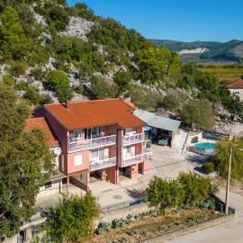 Pet Friendly Apartment In Stasevica