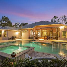 Why Is Everyone So Obsessed With This House, hotel en Loxahatchee